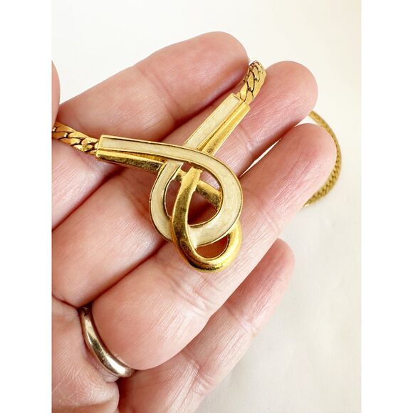 Vintage Avon Gold Tone Herringbone Chain Cream Enamel Pendant - Picture 4 of 7